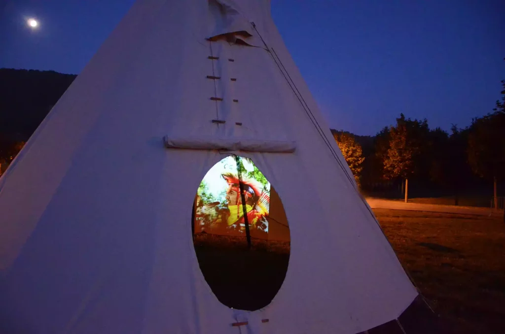 oeuvres_projection_photographie_amerindiens_chaman_Ornans_Doubs_Pow_wow_04_2019